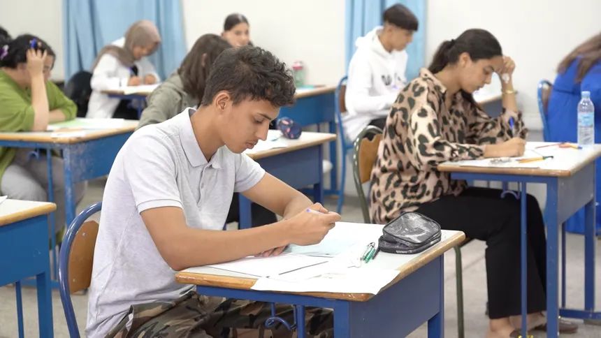 Élèves en cours d'examen